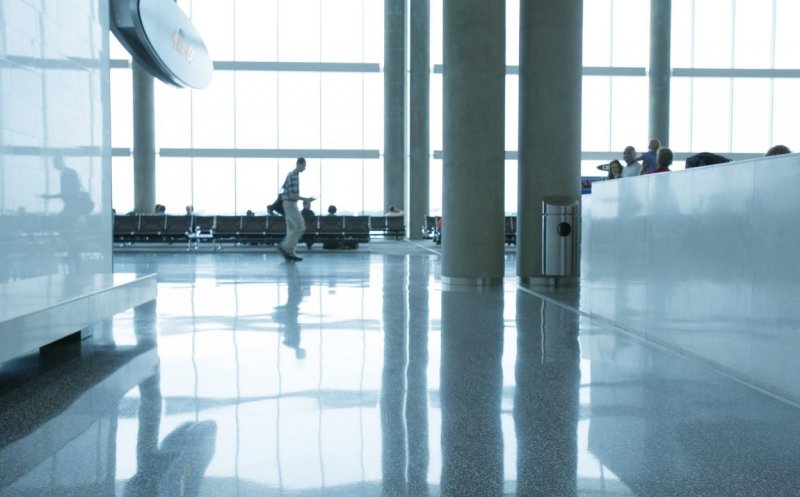 A dormit trei luni într-un aeroport de frica COVID. Bărbatul a reuşit să intre şi în zona de securitate fără să fie observat