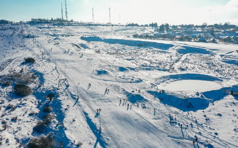 Clujenii au invadat pârtia de pe Feleac. Imagini din dronă