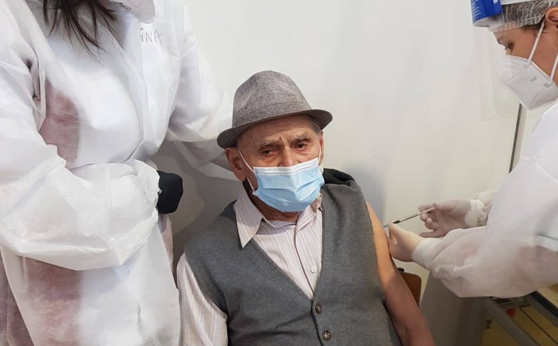 S-a vaccinat cel mai bătrân om din Gherla. Are 105 ani și a primit serul anti-COVID
