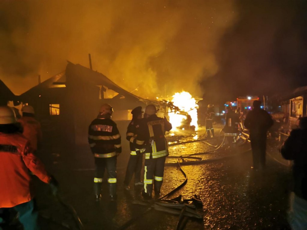 Sfârșit cumplit pentru un bebeluș de 5 luni, care a pierit într-un incendiu. Frații lui, salvați în ultima clipă