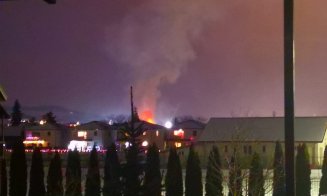 Incendiu pe strada Avram Iancu, în Florești. Au ars acoperișul unei case și o anexă