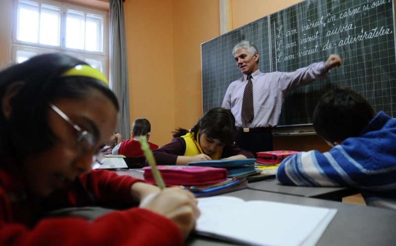 Școlile se vor REDESCHIDE în 8 februarie doar dacă  "lucrurile rămân aşa cum sunt"