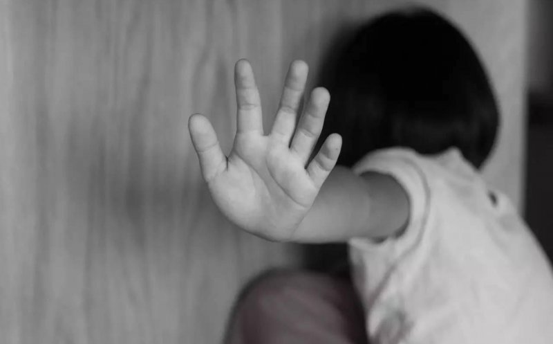 Caz halucinant în Cluj: o fetiță de 6 ani a fost violată de propriul unchi