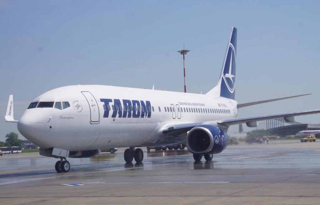 Aeronavă Tarom, aterizată de urgență după ce o pasageră a leșinat. Femeia ar avea COVID