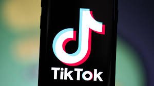O fetiță și-a pierdut viața după o provocare pe TikTok.  A încercat "Jocul cu eșarfa"