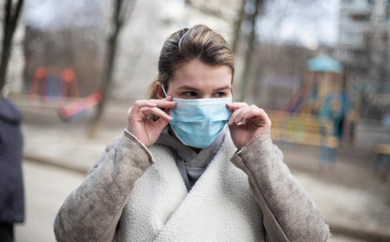 Ministerul Sănătăţii: Masca de protecţie trebuie purtată şi după administrarea celei de-a doua doze de vaccin