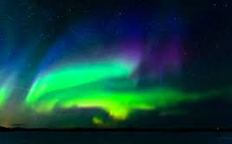 Splendoare pe cer! Aurora boreală, spectacolul "umbrelor" care dansează