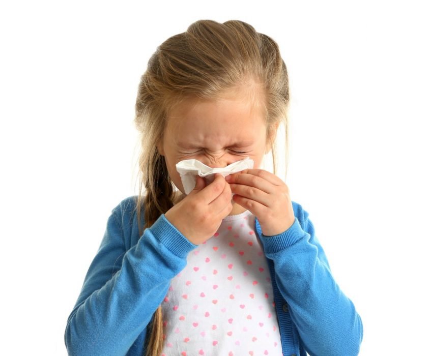 La ce să fii atent pentru a descoperi din timp simptomele noii tulpine de coronavirus la copilul tău
