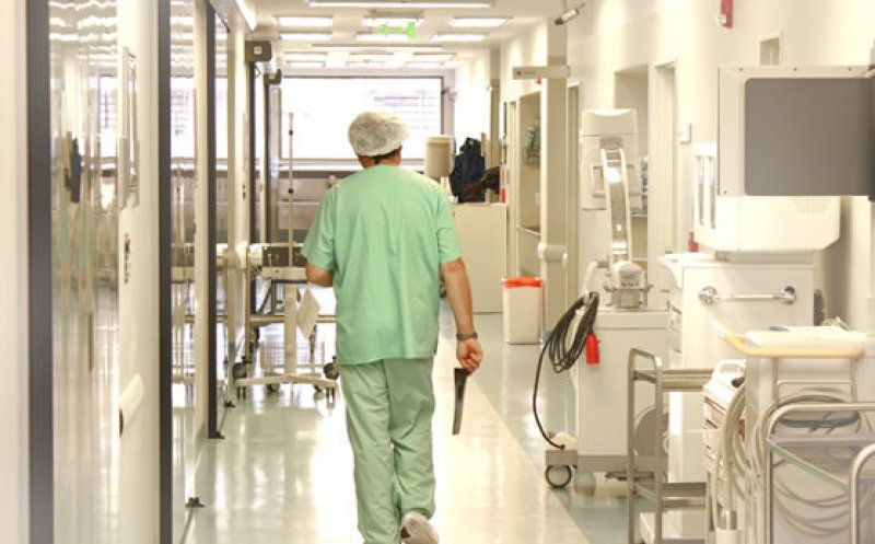 Asistentă înjunghiată de un pacient, într-un spital de psihiatrie din România