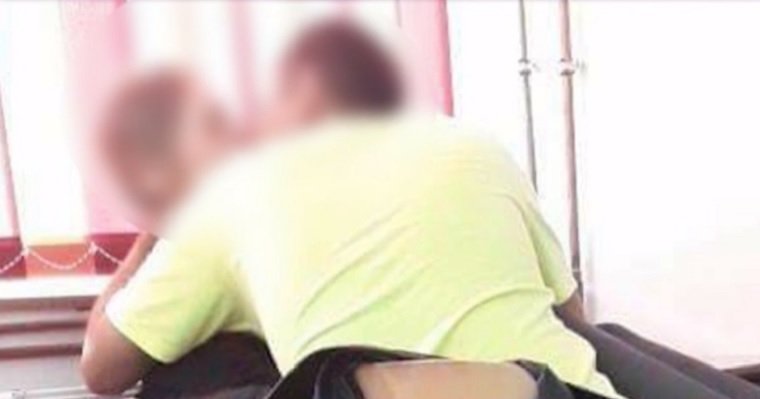 Un profesor a demisionat după ce s-a aflat că ceruse poze nud unei eleve. Mai predă însă la alte două licee