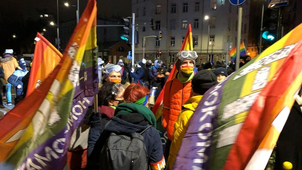 Proteste în Polonia după ce autorităţile declară ilegale avorturile
