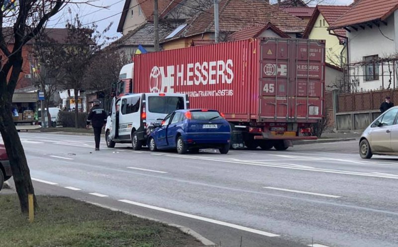 S-a întâmplat la Cluj! A intrat într-o maşină de Poliţie, altul într-un camion