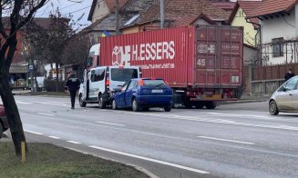 S-a întâmplat la Cluj! A intrat într-o maşină de Poliţie, altul într-un camion