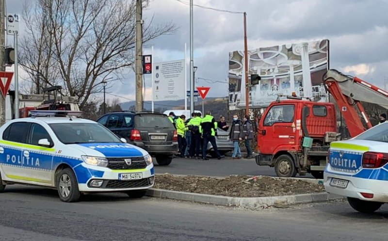 Scandal ca la ușa cortului la Dej, după un accident. Unul dintre șoferi a fost încătușat și dus la poliție