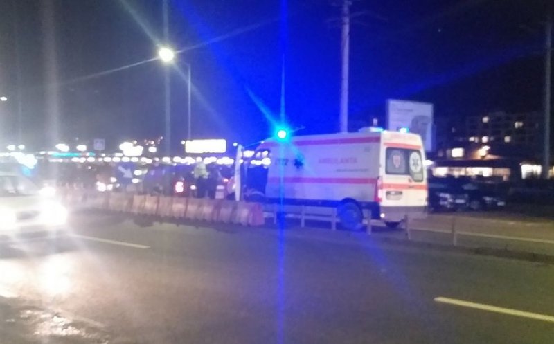 Accident în lanț la Metro. O ambulanță și încă două mașini făcute „acordeon”