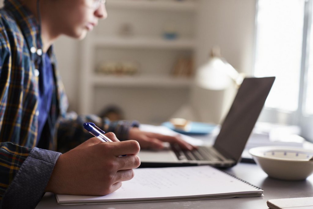 Începe şcoala pe 8 februarie? Cele patru scenarii  în care se mai poate face şcoală online