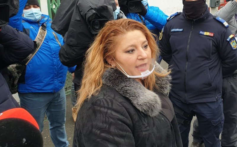 Diana Șoșoacă, încă un scandal la porțile unui spital: „Aveți obligația să mă lași să intru, sunt senator al României”