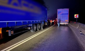 Accident CUMPLIT pe o șosea din Cluj! O persoană a murit, după impactul violent dintre un TIR și un microbuz