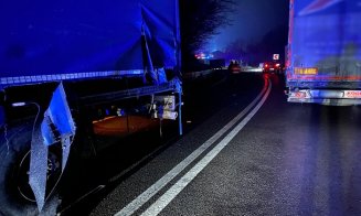 Accident CUMPLIT pe o șosea din Cluj! O persoană a murit, după impactul violent dintre un TIR și un microbuz