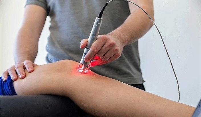 Totul despre terapia cu laser: definiție, utilizări, beneficii și contraindicații