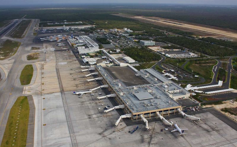 Români, sechestrați pe Aeroportul din Cancun. Între aceştia se numără şi clujeni / "Nu avem acces la telefoane, pașapoarte"