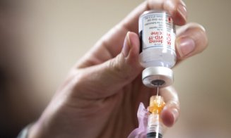 România începe vaccinarea cu serul de la Moderna. Cu ce se deosebește de cel produs de Pfizer/BioNTech