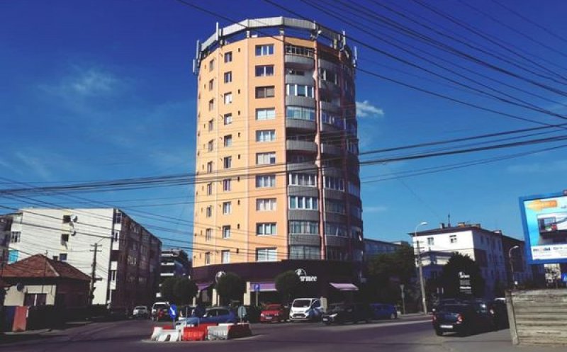 Vă mai amintiți popularul deodorant "Farmec16", din vremea comunismului? A  inspirat arhitectura "Blocului Spray" din Cluj!