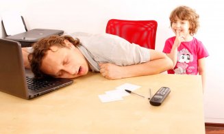 Ai ceva urgent de rezolvat și simți că ți se închid ochii de oboseală? TRUCURI care te ajută să alungi somnolența în timpul zilei