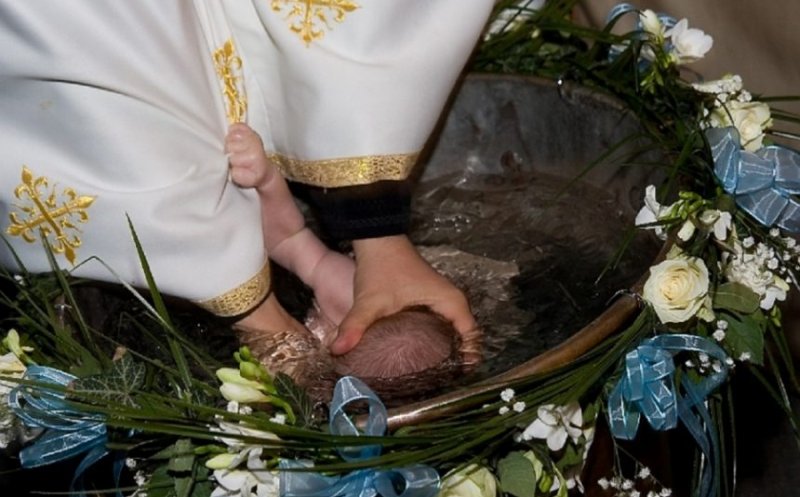 ÎPS Teodosie, după tragedia bebelușului mort: "Nu vom schimba ritualul botezului! Nu ne intimidăm. Așa a fost și cu lingurița"