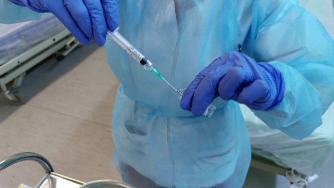 Românii nu pot alege vaccinul anti-COVID cu care vor fi imunizați. Nu e ca la cumpărături, fiecare să aleagă ce vrea