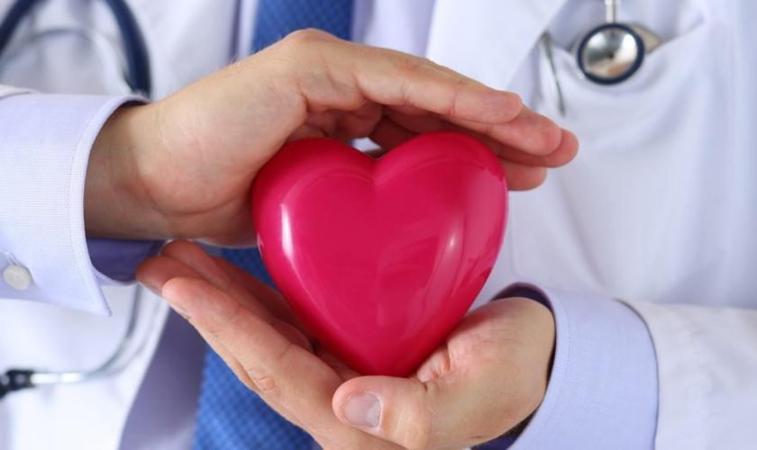 Primul transplant de cord de la izbucnirea pandemei. Povestea bărbatului care a primit o nouă șansă la viață chiar de ziua lui