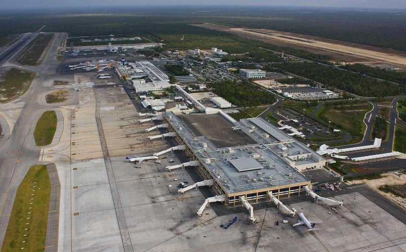 De ce au fost "sechestraţi" românii, între care şi clujeni, pe aeroportul din Mexic. Explicaţiile unui oficial