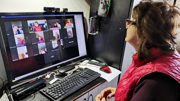Profesorii din grupele de risc pot lucra online dacă obţin un certificat de la Medicina Muncii