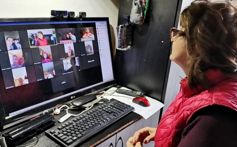 Profesorii din grupele de risc pot lucra online dacă obţin un certificat de la Medicina Muncii