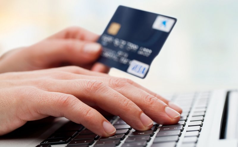 Mult sau puțin? Aproximativ 900.000 de români își plătesc taxele și impozitele online