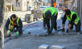 Se lucrează de zori pe o arteră importantă din Turda. Primarul anunță că nicio stradă nu va rămâne neasfaltată