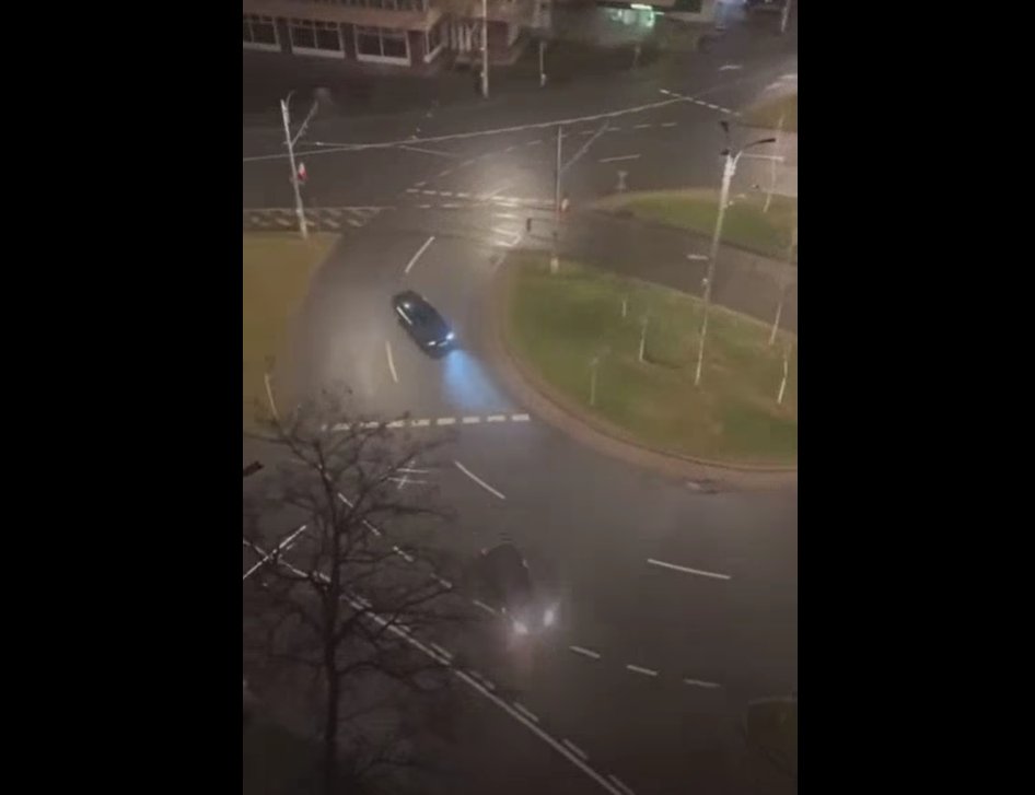Șofer teribilist pe străzile Clujului. Drifturi ilegale în miez de noapte