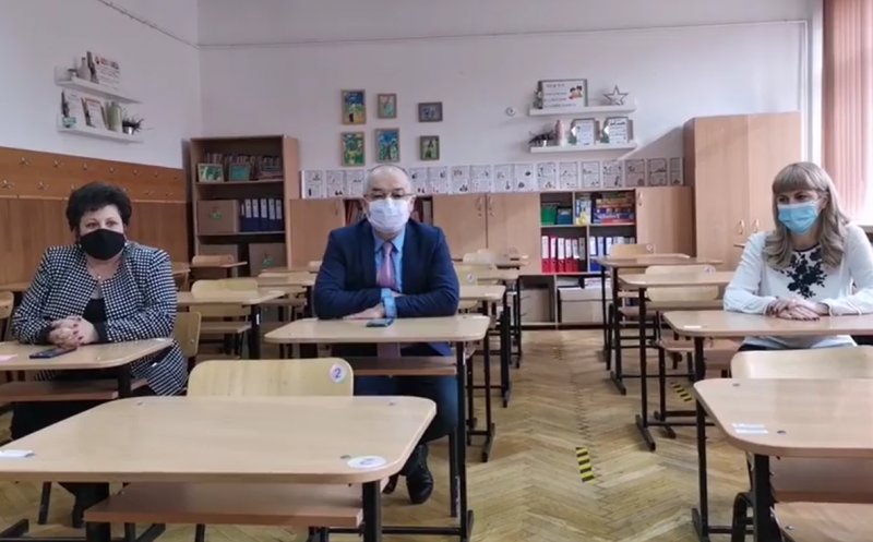 Boc, din nou în băncile școlii. „Obiectivul este să le ținem deschise, nu dorim să redeschidem școlile luni, pentru ca marți să le închidem”