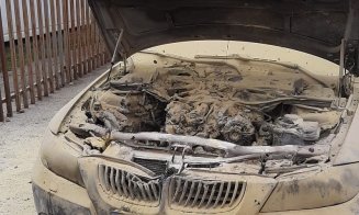 PANICĂ pe Calea Baciului, după ce un BMW a luat foc. Mai mulți trecători inimoși au sărit în ajutorul șoferului