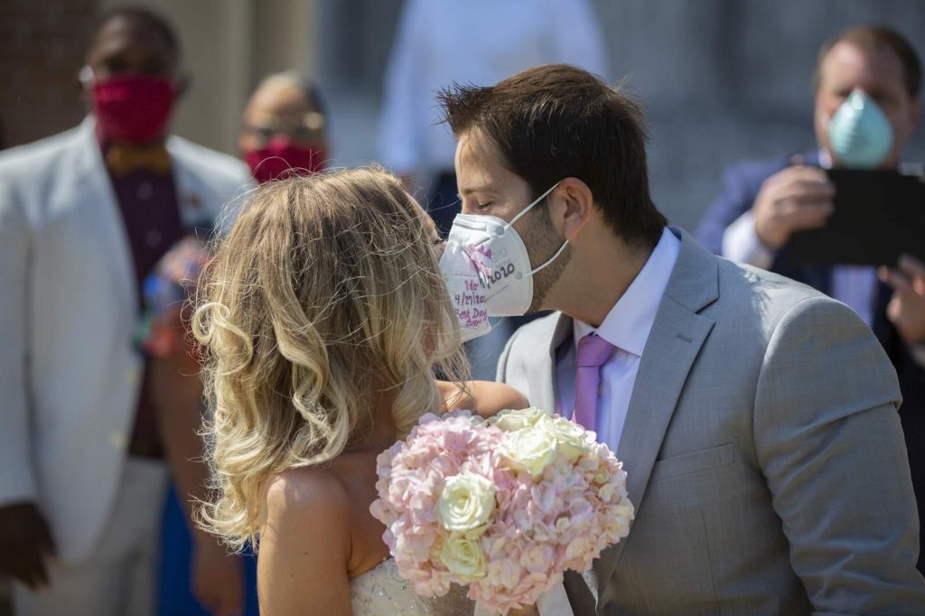 Pandemia nu face casă bună cu nunțile. O singură cununie este programată  la Câmpia Turzii în luna îndrăgostiților