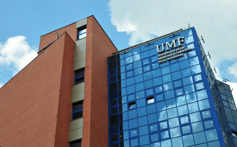 Mediciniştii de la UMF Cluj învaţă în sistem hibrid şi semestrul 2. Ce se întâmplă cu studenţii străini?