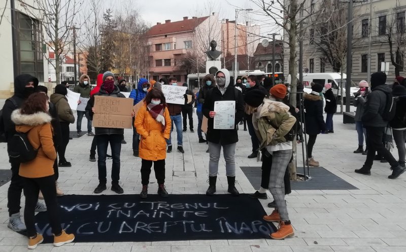 Studenţii din Cluj-Napoca au protestat în stradă, la -12 grade!