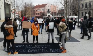 Studenţii din Cluj-Napoca au protestat în stradă, la -12 grade!