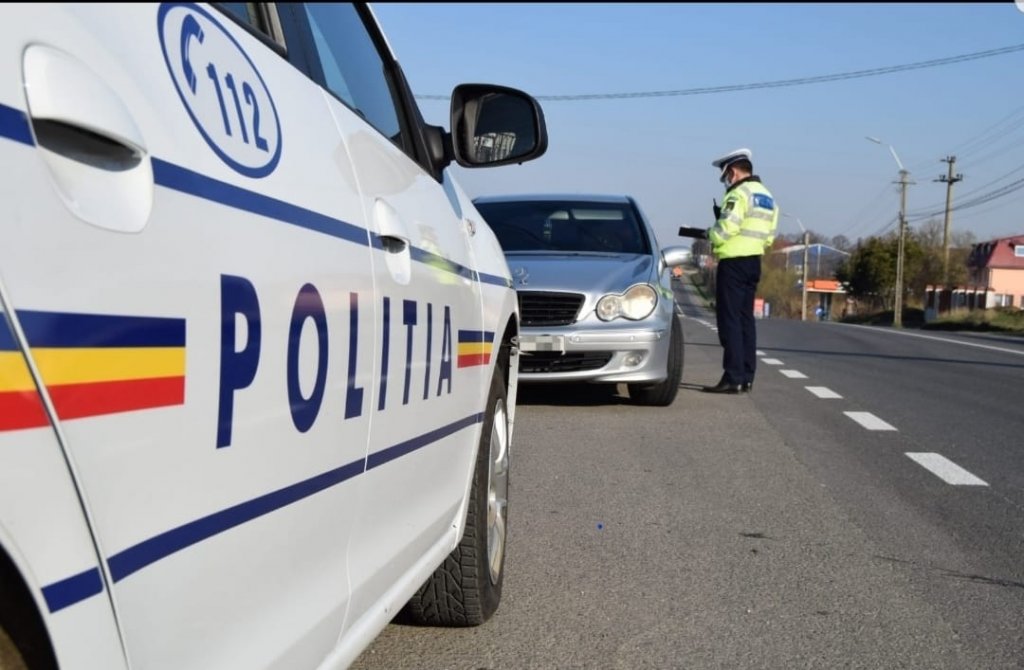 Petrecere cu zeci de persoane, curmată de polițiști la Cluj