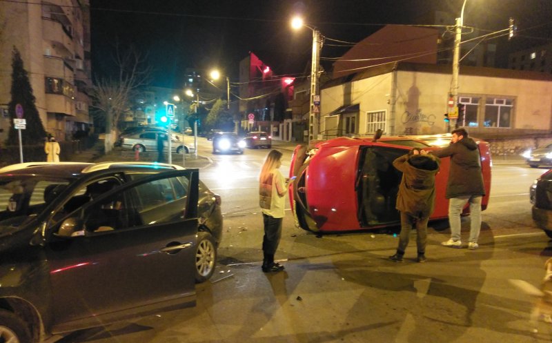 Coliziune dură în trafic, în cartierul Mărăști. Au venit descarcerarea și poliția