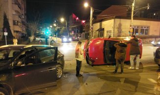 Coliziune dură în trafic, în cartierul Mărăști. Au venit descarcerarea și poliția