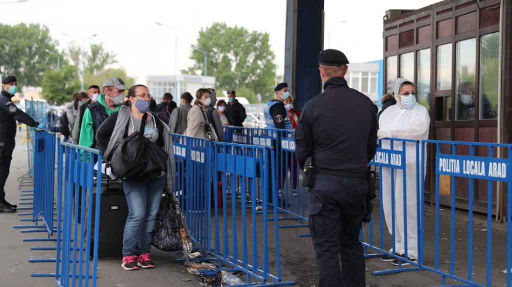 Scandal la Vama Nădlac din cauza noilor reguli de intrare în țară. Zeci de oameni, carantinați din greșeală