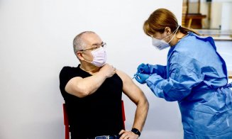 Bătrânii din Cluj-Napoca se infectează cu COVID până să găsesacă locuri libere la vaccinare