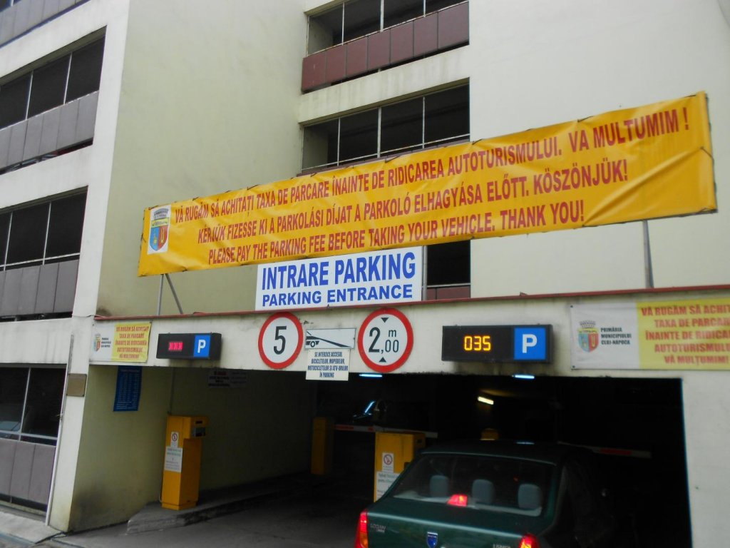 Ai maşină de serviciu şi o parcai pe locul de la bloc din Cluj-Napoca? Din aprilie NU mai e valabil. Cum poţi rezolva problema