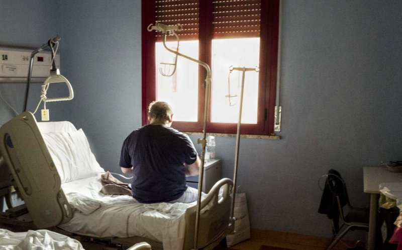 Un român a murit după ce s-a tratat singur acasă de Covid-19: A făcut o supradoză de Paracetamol